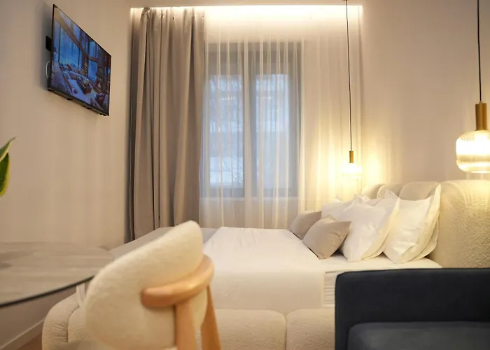 Nea Deluxe 地拉那