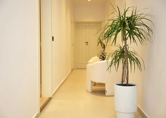 Nea Deluxe 地拉那