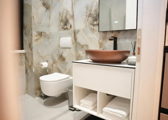 Nea Deluxe 地拉那