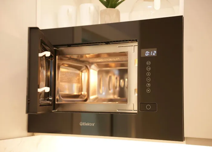 Nea Deluxe 地拉那