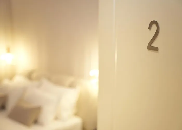 Nea Deluxe 地拉那