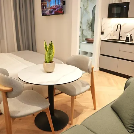 Nea Deluxe * טיראנה