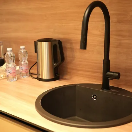 Nea Deluxe * טיראנה