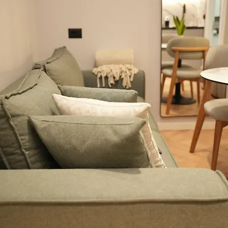 Nea Deluxe Apartment