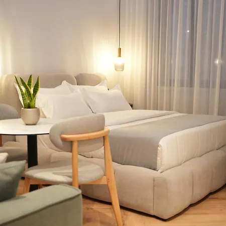 Nea Deluxe Apartment