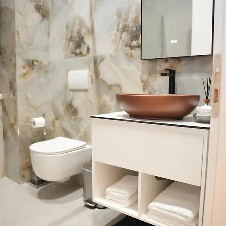 Nea Deluxe טיראנה